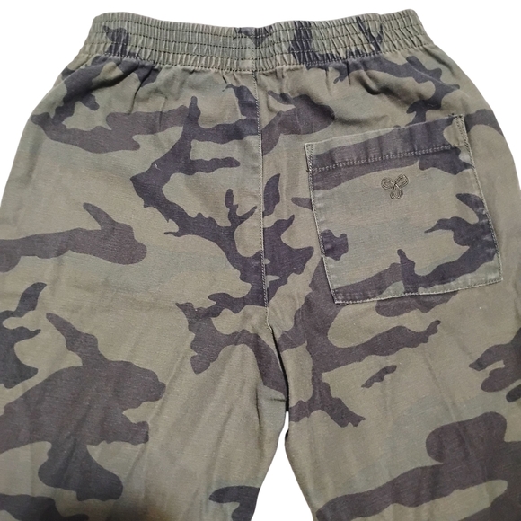 TNA Aritzia | Camouflage Wide Leg Pull On Cargo Pants | Size 2XS - Picture 10 of 11